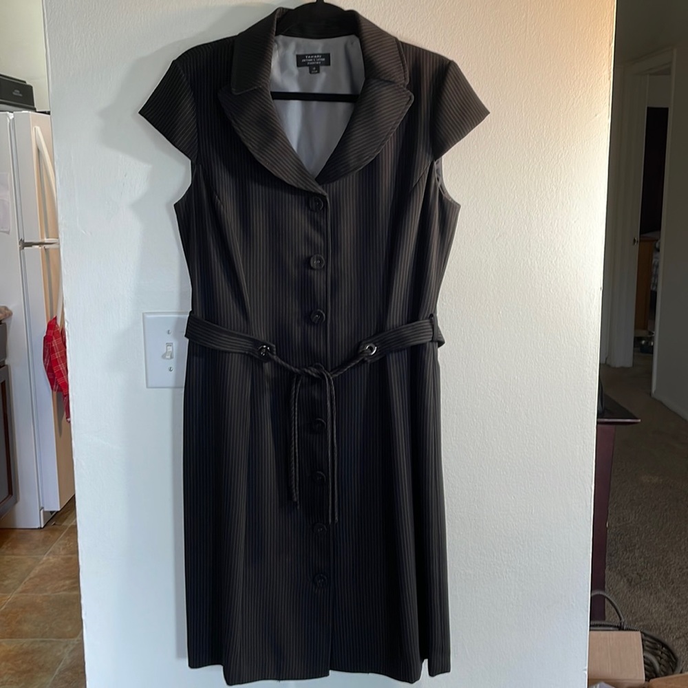Tahari Arthur S Levine essentials